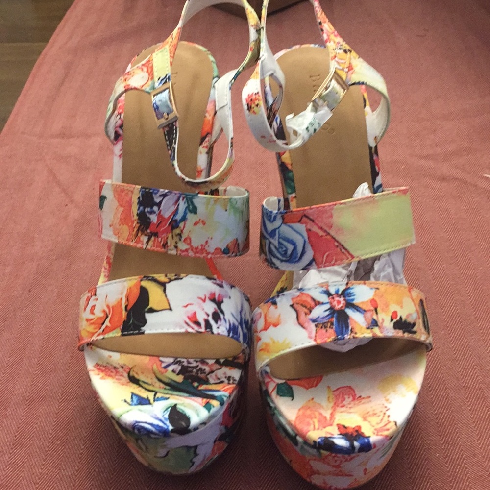 Floral wedges